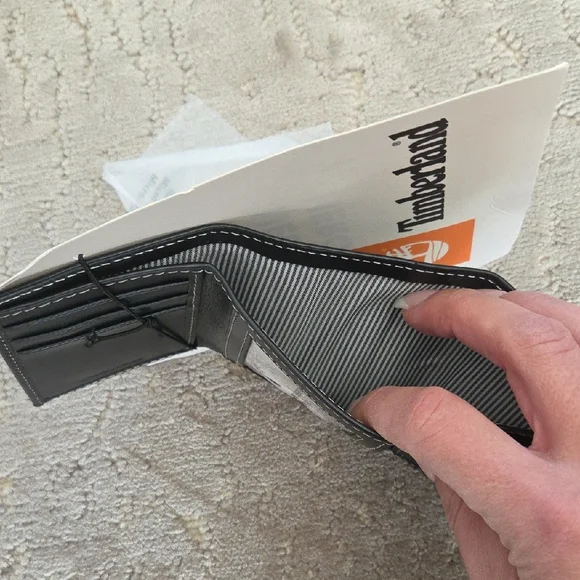 NWT Timberland Black Leather Tri-Fold Wallet - Picture 4 of 6